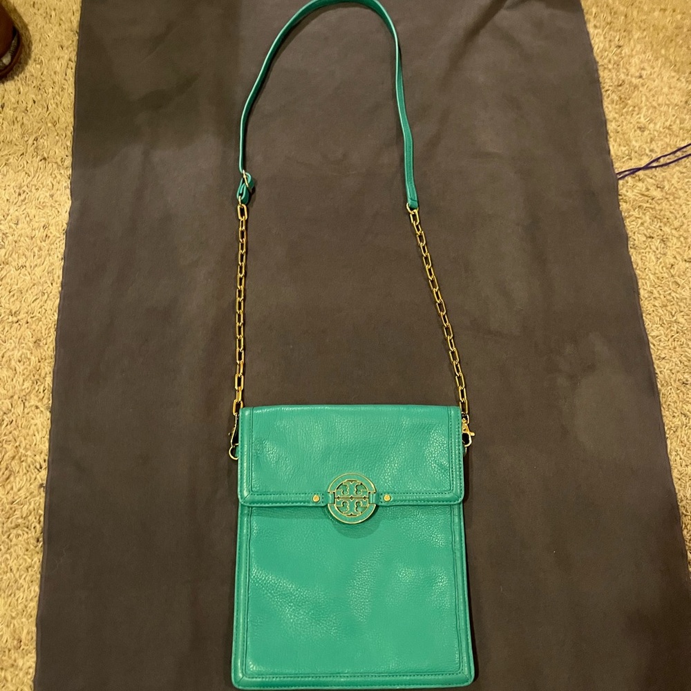 I am selling a Tory Burch crossbody